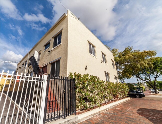 Building Photo - 1469 SW 5th St