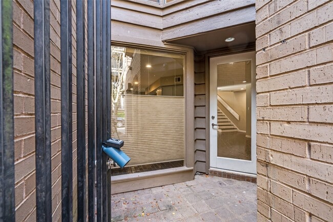 Building Photo - 5004 Bayard Ln