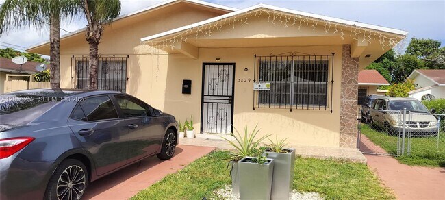 Building Photo - 2829 SW 38th Ct