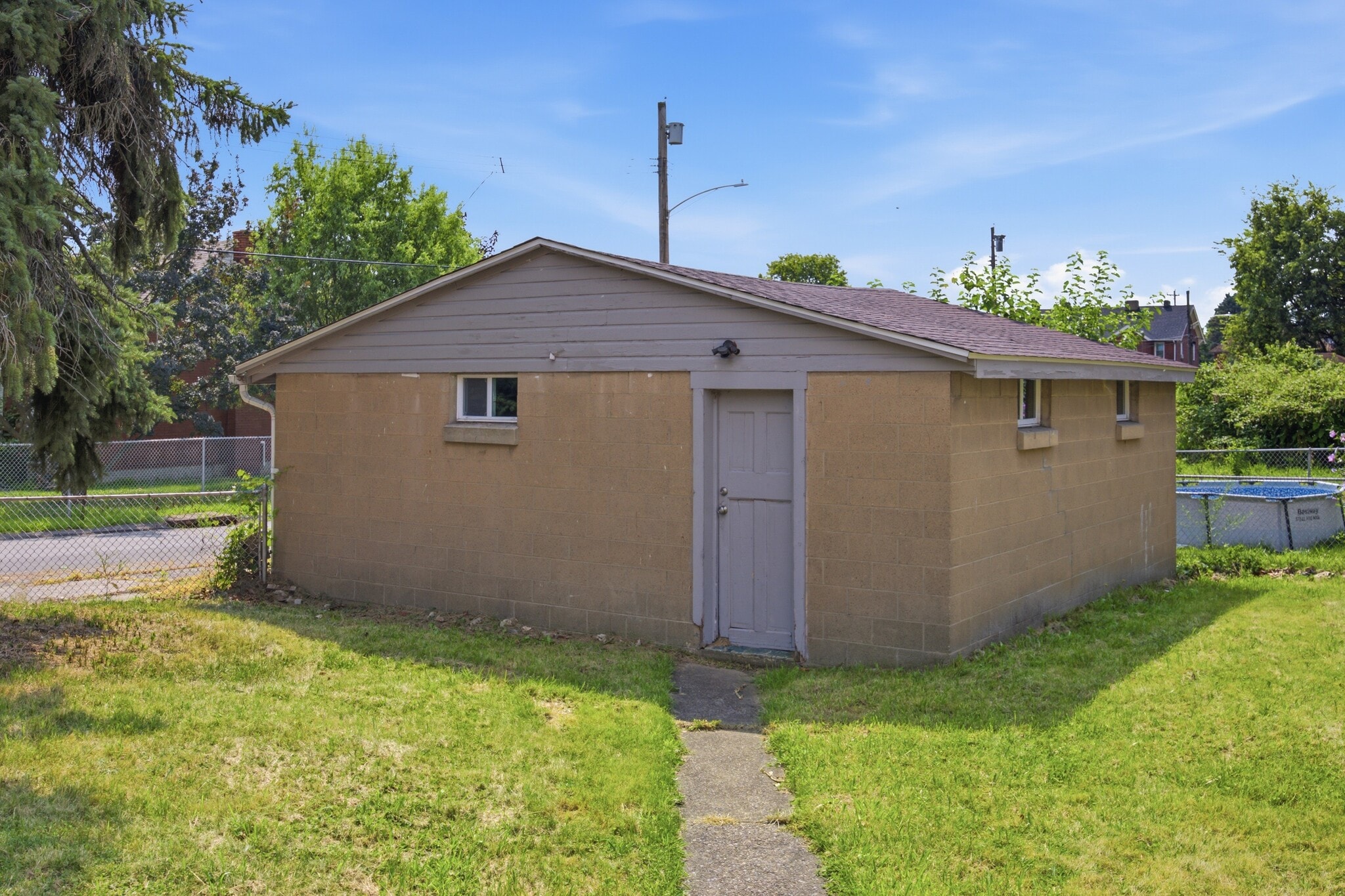Building Photo - 827 Hinnerman St