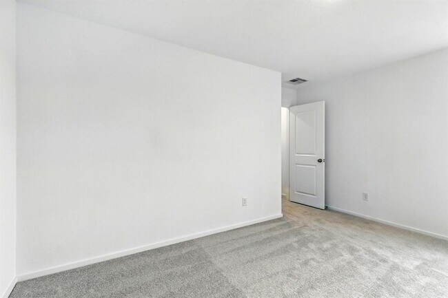 Building Photo - 18210 Via Aurelia Dr