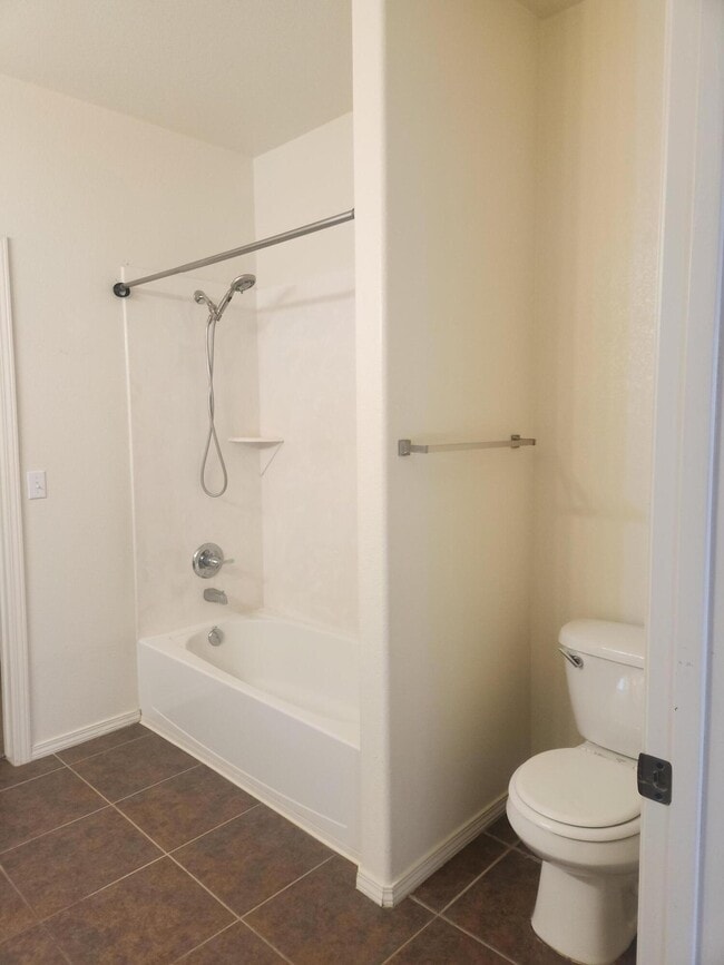 Building Photo - 6800 Vista Del Norte Dr NE