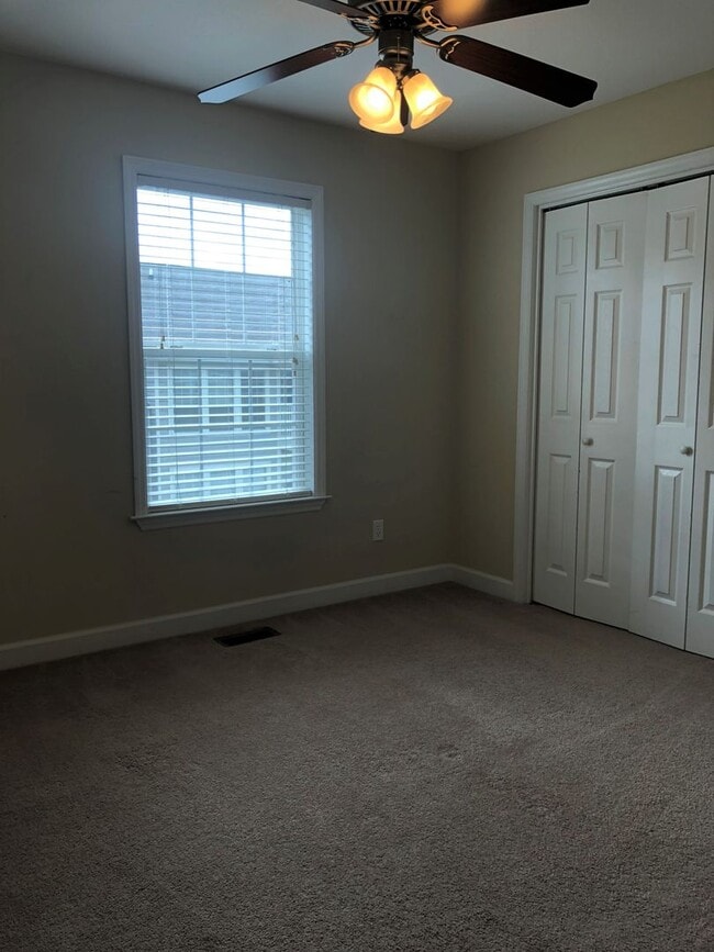 Building Photo - Eagle Landing Subdivision - Community Pool/Clubhouse Amenities!