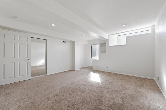 Building Photo - 12 Byron Cir