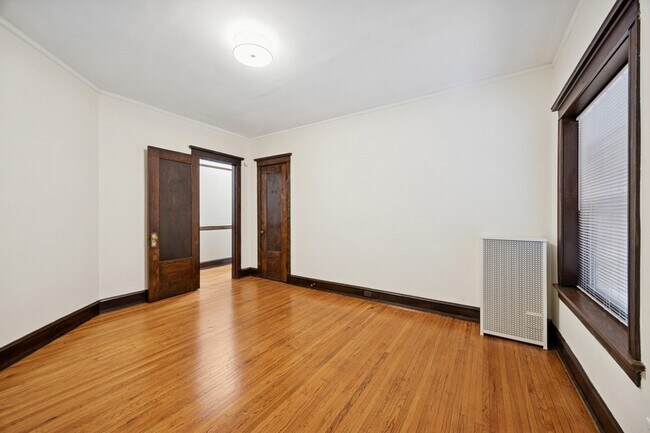 Building Photo - 5904 W Midway Park