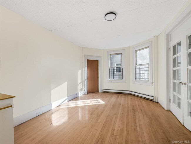 Building Photo - 119 S 11th Ave