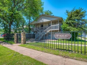 Building Photo - 131 W Acres St