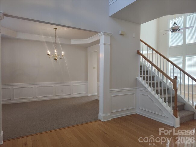 Building Photo - 10804 Fountaingrove Dr
