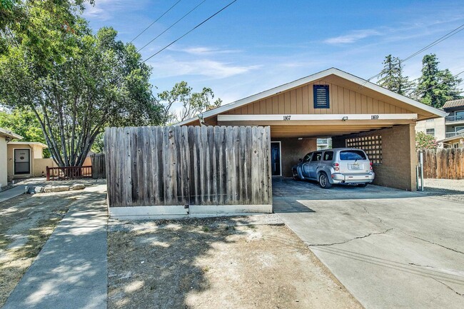 Building Photo - 1167 Holmes Ct