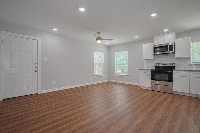 Building Photo - 6611 Bacher St
