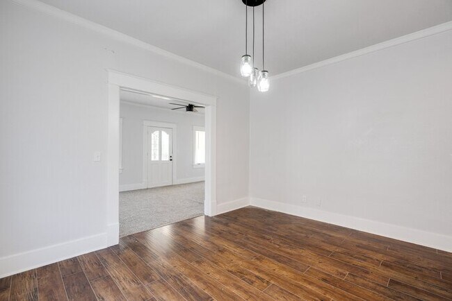 Building Photo - 1528 N Beard Ave