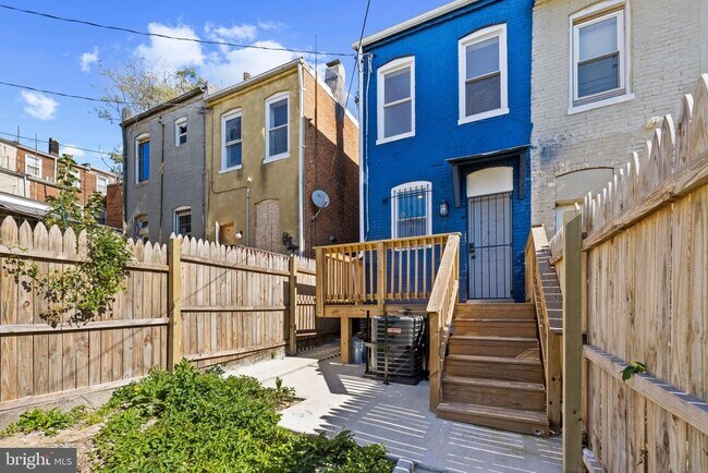 Building Photo - 6 S Payson St