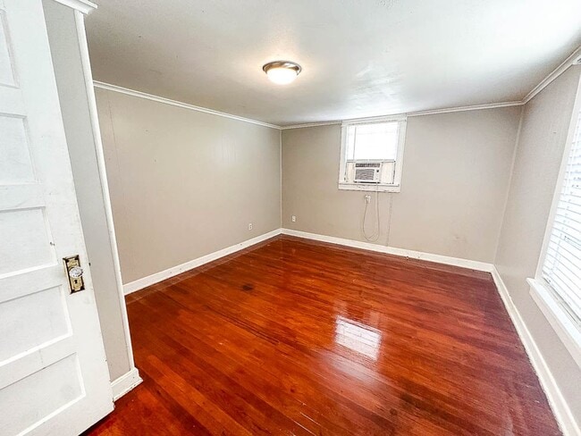 Building Photo - 3 bedroom house in Highland!