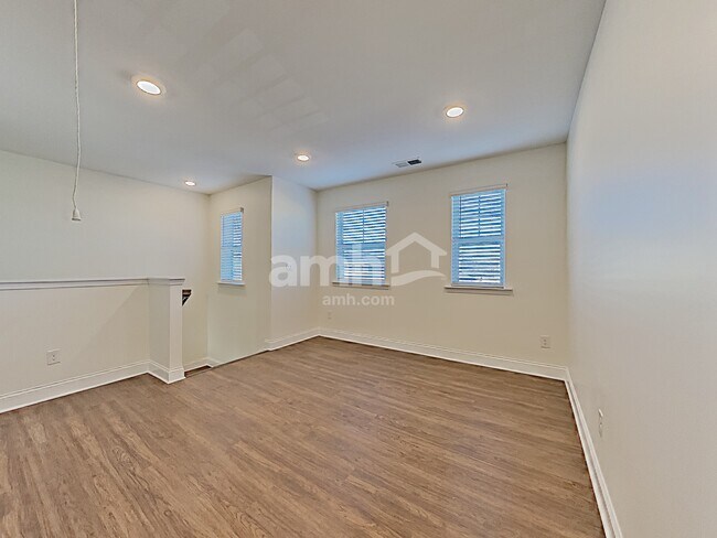 Building Photo - 105 Everett Park Dr