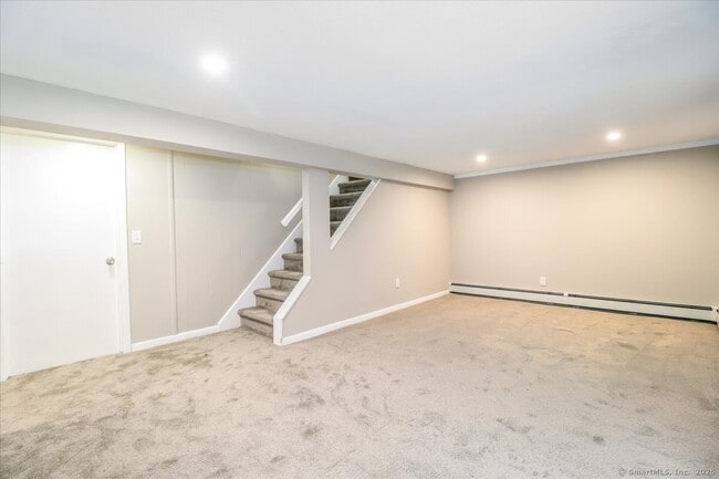 Building Photo - 8 Lakewood Terrace