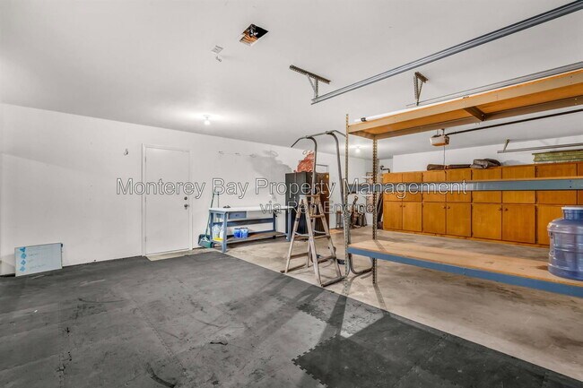 Building Photo - 383 Hillcrest Ave