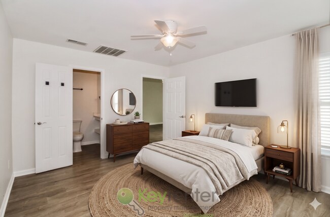 Building Photo - $500 Off 1st Month's Rent - 2 Bdrm/ 2 Bath, Townhome in Wilmington