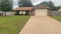 Building Photo - 3900 Glen Knoll Ct