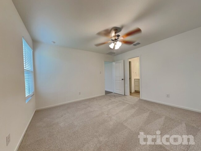 Building Photo - 1620 Parlier St