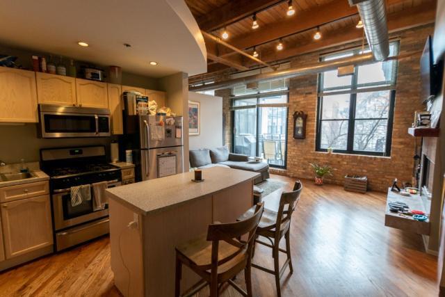 Building Photo - 2 bedroom in CHICAGO IL 60647