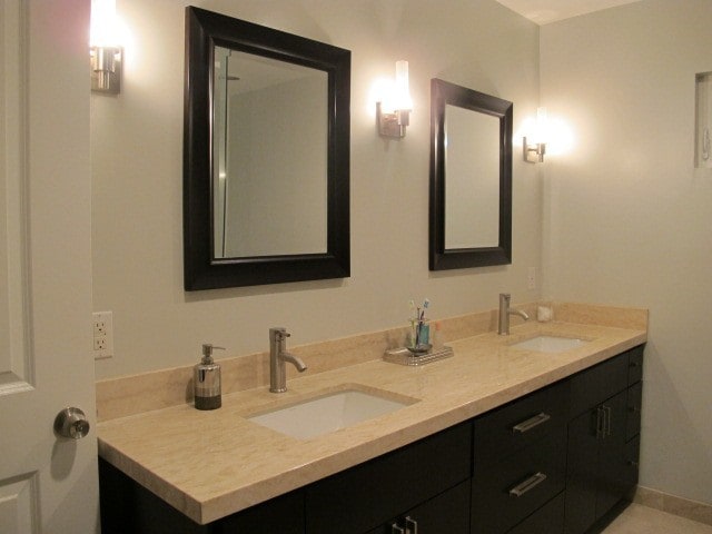 Master Bath - 8001 Kittyhawk Ave
