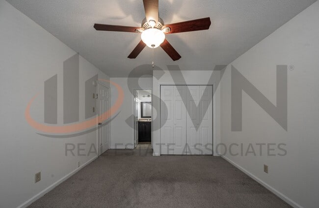 Building Photo - *OFFERING ONE MONTH FREE PROMOTION* 1 Bed / 1 Bath End Unit Townhome In North Durham