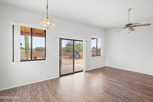 Building Photo - 1342 W Hopbush Way