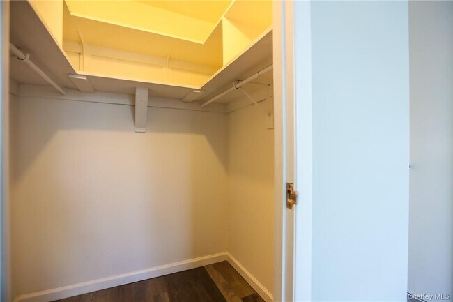 Building Photo - 14 Nosband Ave