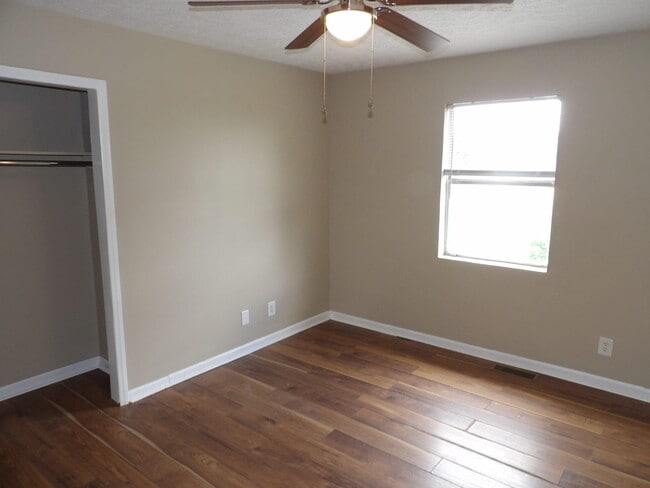 Building Photo - 468 Schenkel Ln
