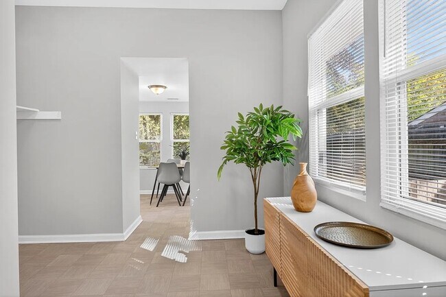 Building Photo - 830 Westwood Ave