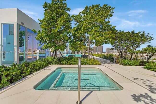 Building Photo - 9221 E Bay Harbor Dr