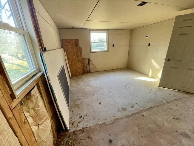 Building Photo - 2421 Old Forest Rd