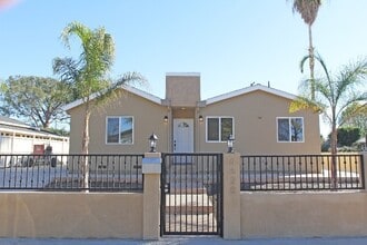 Building Photo - Upgraded 4+2.5 in Reseda w/all appliances ...