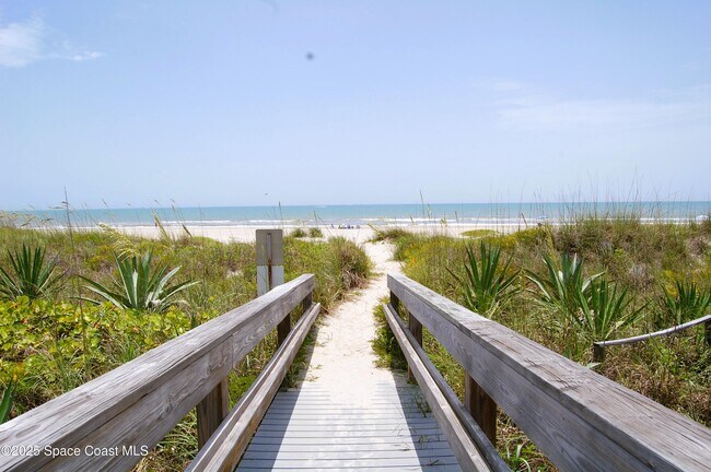 Building Photo - 8700 Ridgewood Ave