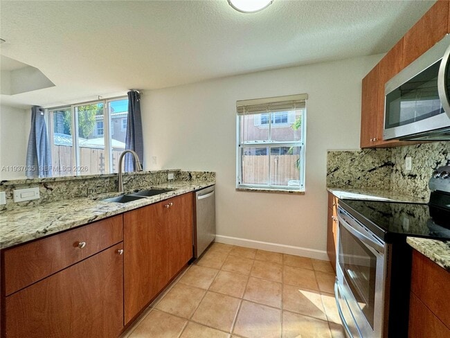 Building Photo - 3162 SW 153rd Ct