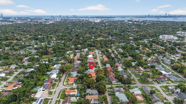 Building Photo - 425 NE 114th St