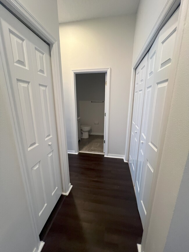 Building Photo - 563 Shoreham Ct NE