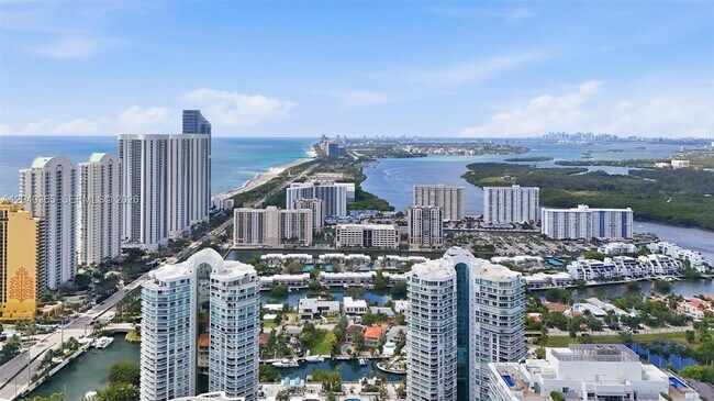Building Photo - 16500 Collins Ave