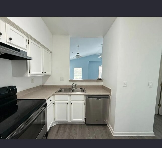 Building Photo - 925 Dorchester Pl