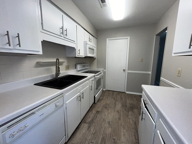 Building Photo - 1212 Schaub Dr