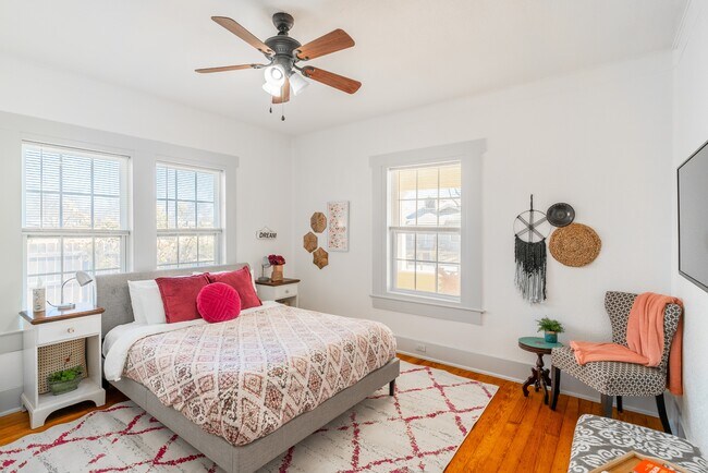 Building Photo - 475 E French Pl