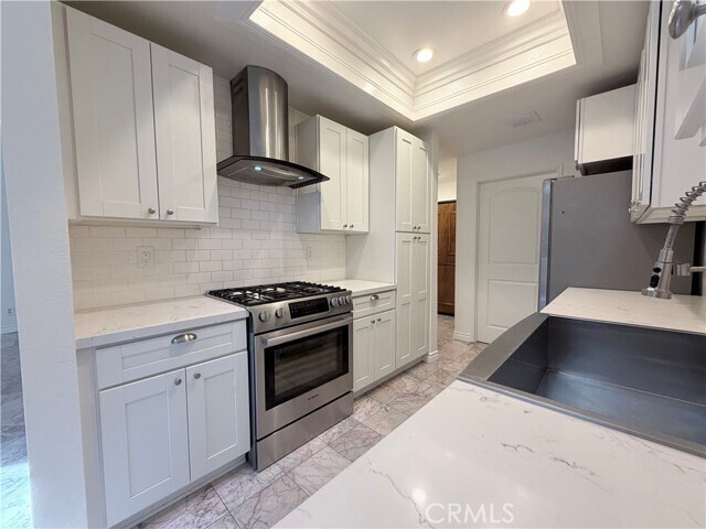 Building Photo - 3284 Barham Blvd