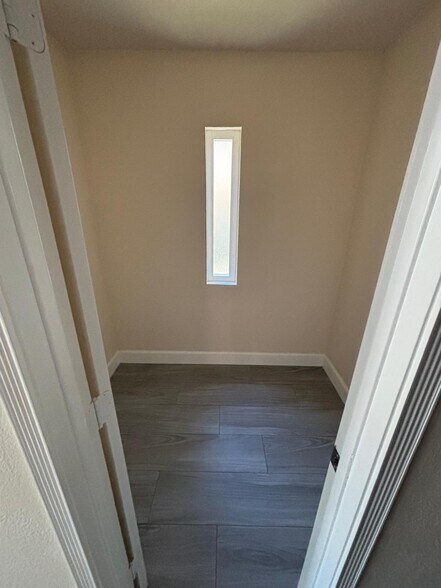 Building Photo - 1727 Melrose Ave