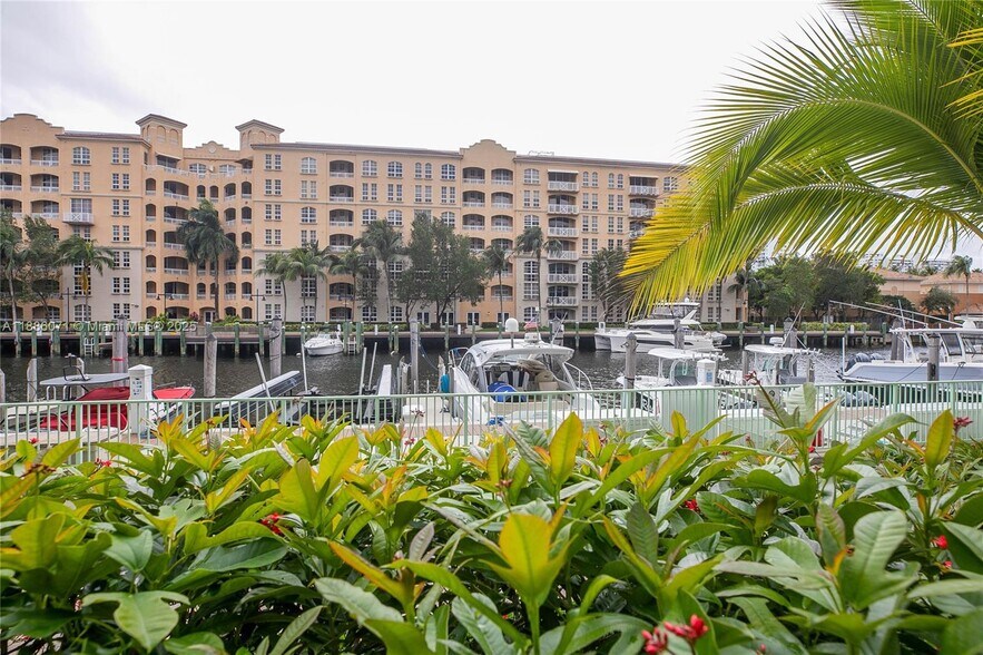 Building Photo - 2950 NE 188th St