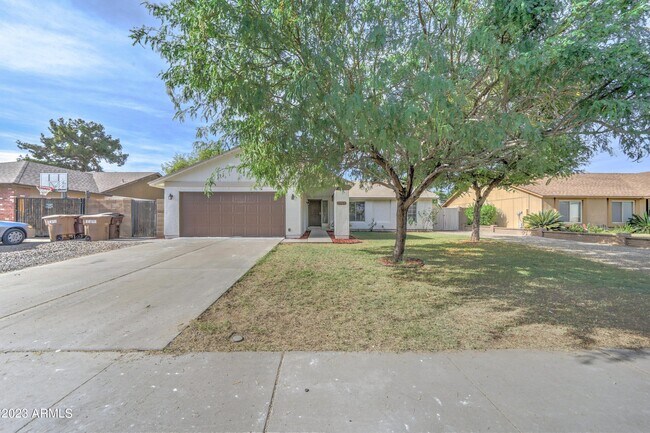 Primary Photo - 7113 W Sunnyside Dr