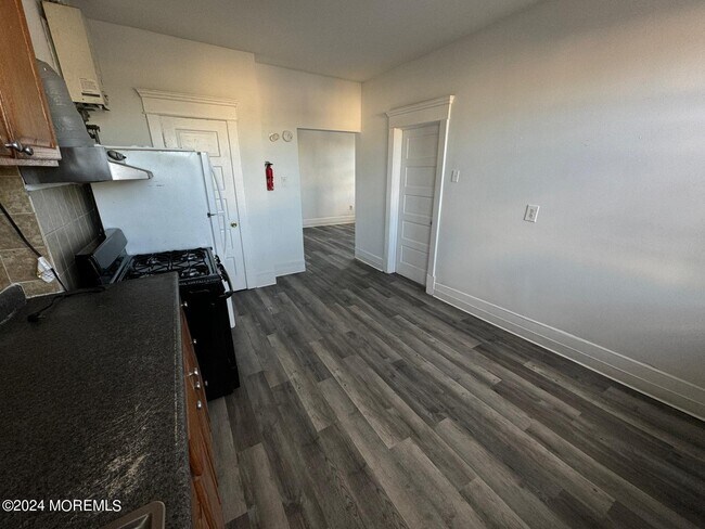 Building Photo - 720 Cortlandt St