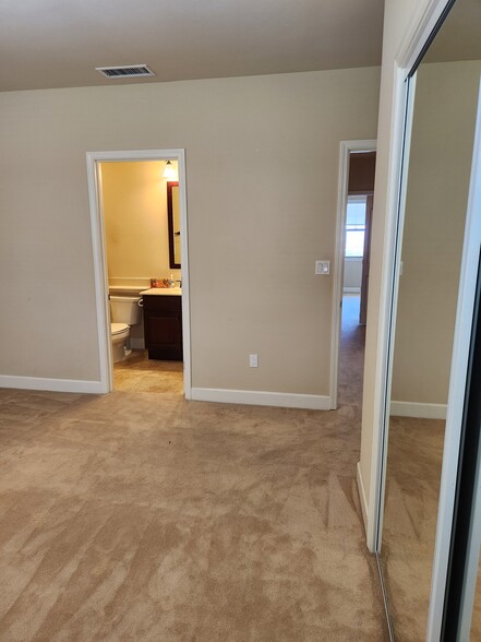Building Photo - 47 Awela Cir