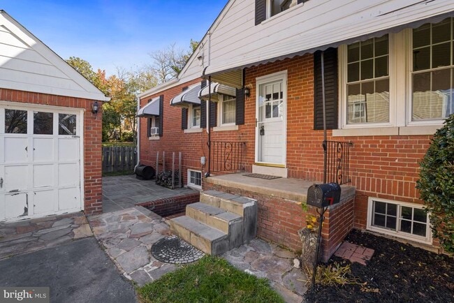 Building Photo - 6066 Wooten Dr