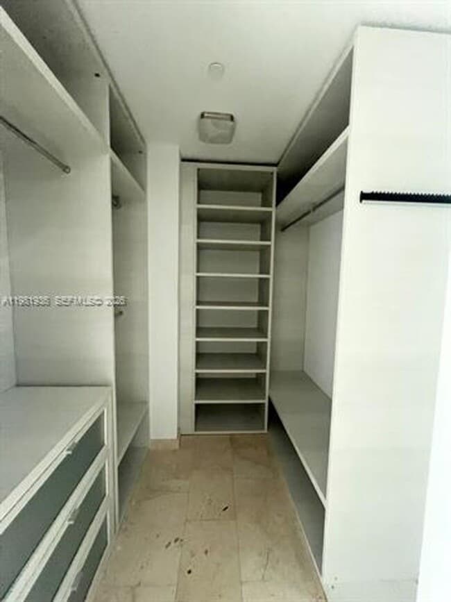 Building Photo - 68 SE 6th St