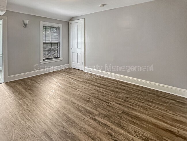 Building Photo - 642 Cherry St SE